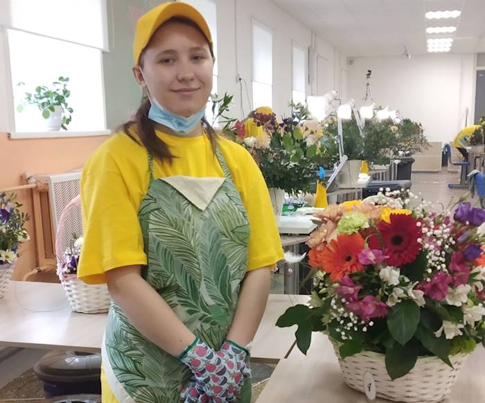 рита п на стенд.jpg